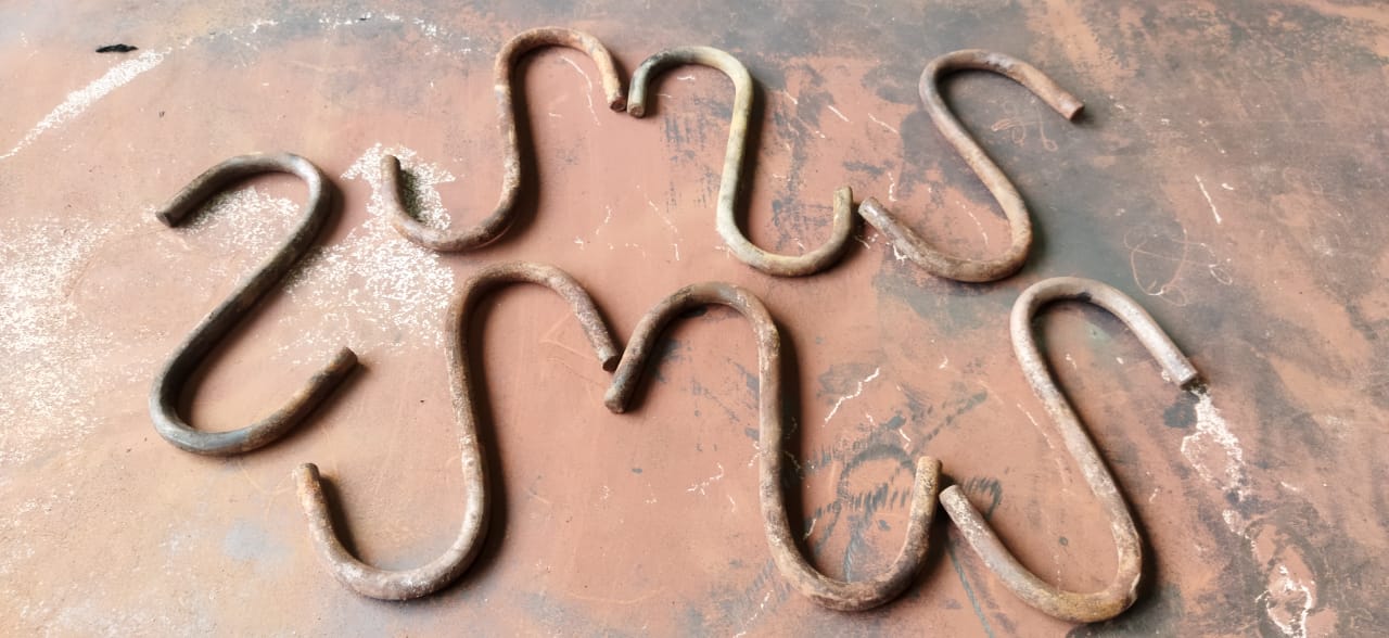 hook and chain 03